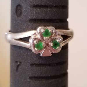 Sterling silver Irish clover ring w/green stones